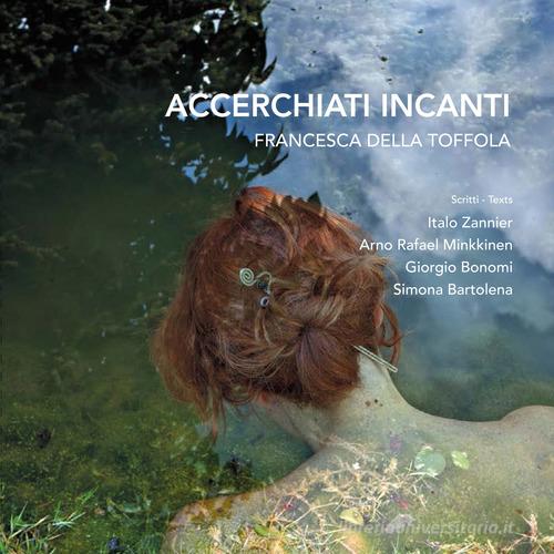 Libreriauniversitaria Accerchiati incanti. Ediz. italiana e inglese